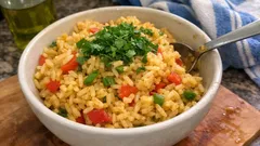Ρύζι με κάρυ στην κατσαρόλα: σπυρωτό πιλάφι με λίγα υλικά